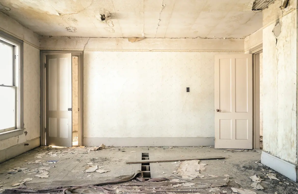 Waste disposal crew managing a cleanout project in Kettering